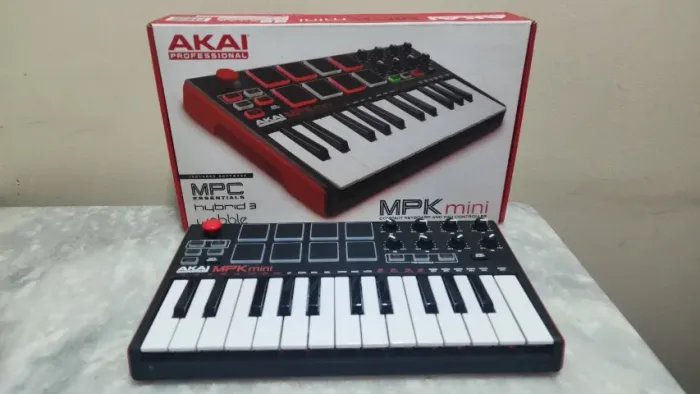 Teclado midi AKAI MPK MINI MK3 novíssimo .