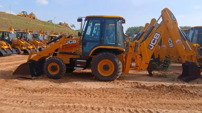 Retroescavadeira JCB ano 2024 0km (sem uso) OPORTUNIDADE!