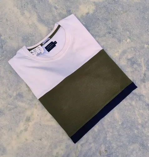 Camiseta Masculina Tricolor - Conforto e Estilo