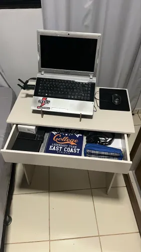 Mesa Para Estudo Nova e Montada