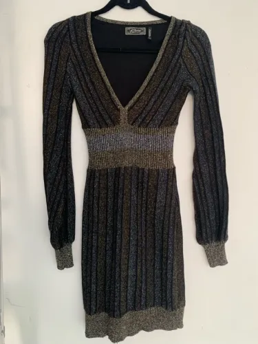Vestido Guess com brilho e manga longa