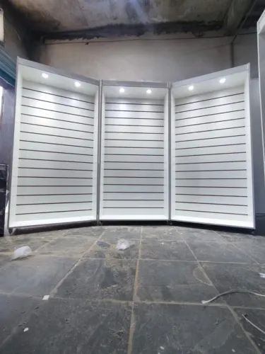 Estantes canaletado com rodinhas - MDF - Moveis fabricados sob medidas
