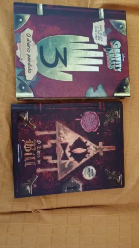 Livros Gravity Falls - Diário 3 e Livro do Bill edição limitada com conteúdo extra 