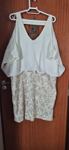 Vestido de Festa Elegante - Off-White & Paetês (Tam 46)