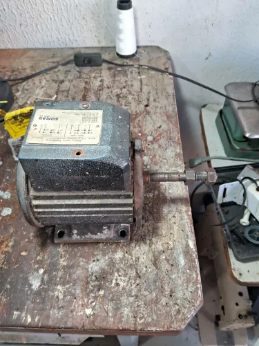 Vendo motor adaptado para esmeril,politriz e etc.