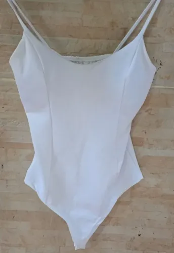 Body branco com alcinhas