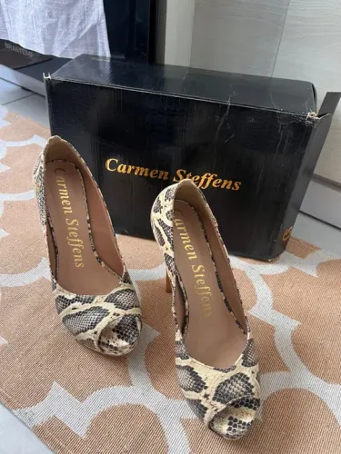 Salto alto Carmen Steffens - Python