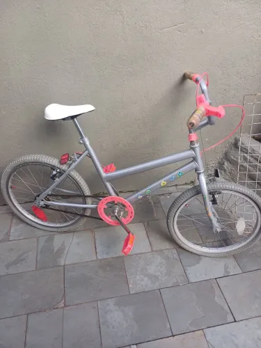Vende-se bicicleta feminina