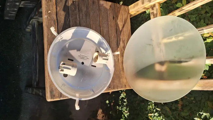 Luminária de teto redonda com 2 soquetes