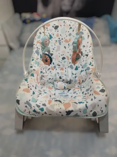 Cadeira Balanço infantil para bebê com design moderno