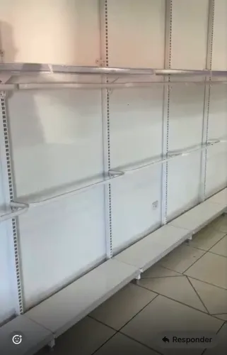 Gôndolas de slads para loja infantil ou outros.