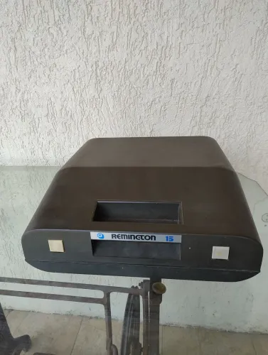 MÁQUINA DE ESCREVER REMINETON 15