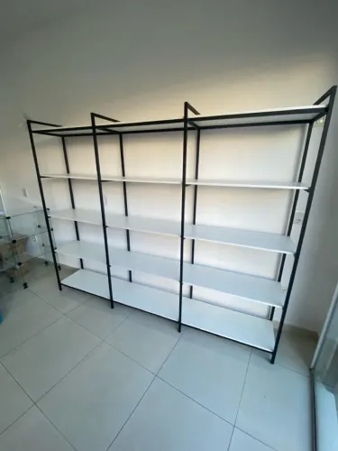 Estante de Aço e MDF para Organização