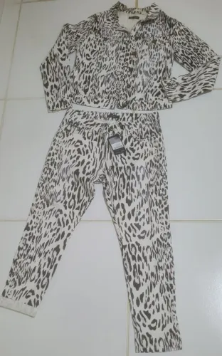 Conjunto Jaqueta e Calça Animal Print Le lis blanc 