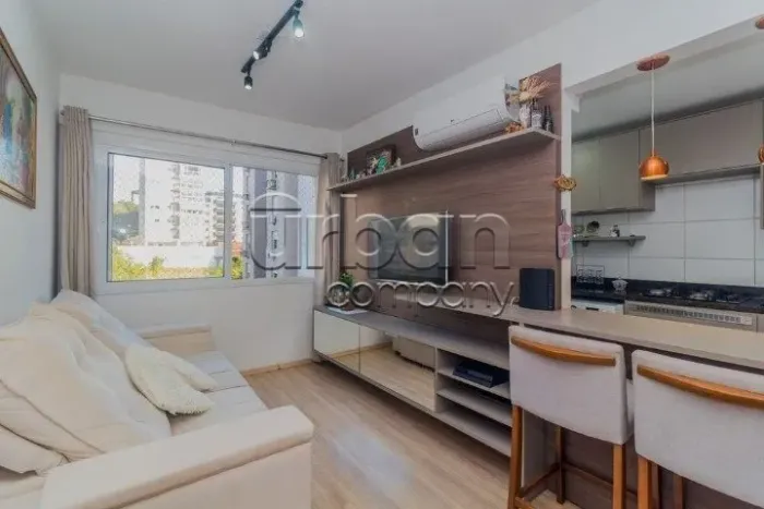 Apartamento mobiliado, 2 dormitórios, 1 vaga. Liv