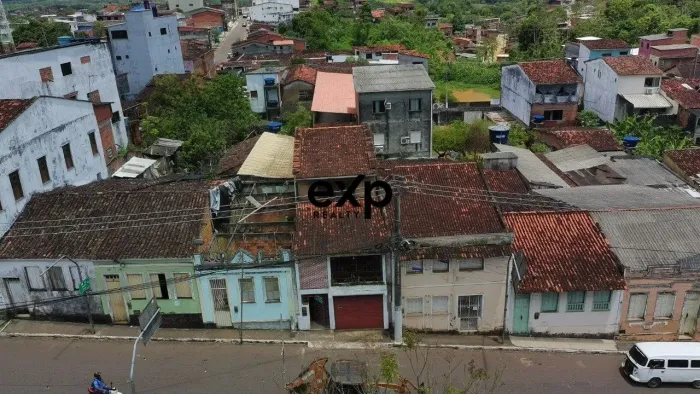 Casa à venda no centro de Camamu BA - frente ao Hotel Rio Acarai