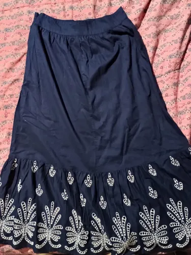 Saia Longa Azul Marinho com Detalhes Bordados