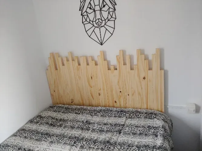 Linda Cabeceira madeira ripada cama 130cm