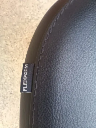 Cadeiras fixas para escritório, marca Flexform. Excelente estado. 10 unidades.