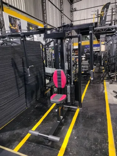 Aparelho de musculação para peito