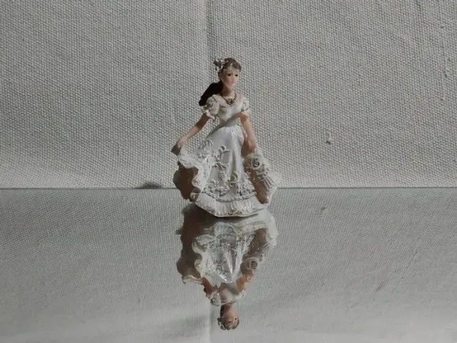 Menina de 15 anos Decorativa de Resina