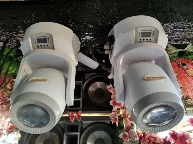 Moving Head de 100 watts 800 reais cada pra leve logo