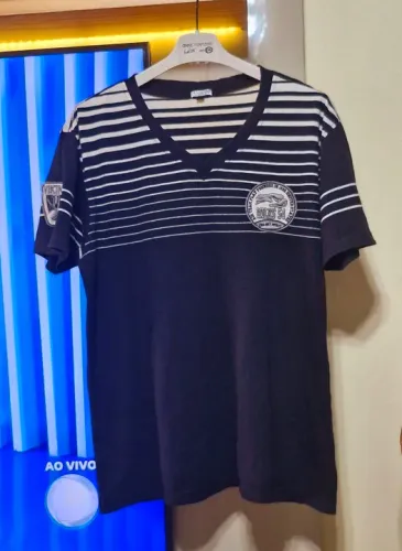 Camisa decote V 