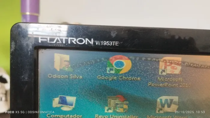 Monitor 21" com manchas mas funcionando