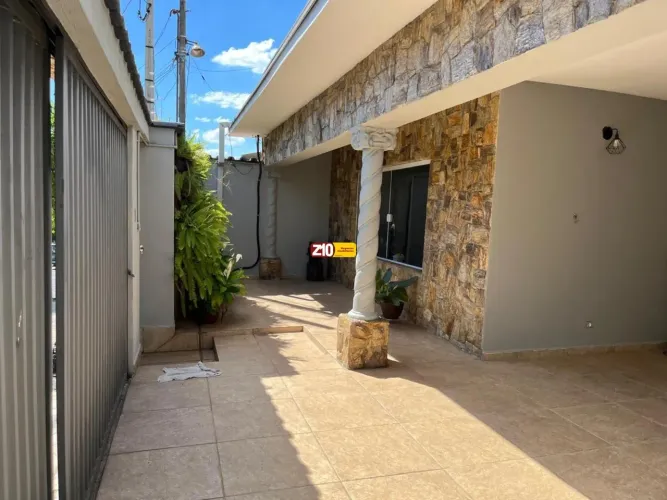 CASA A VENDA COMERCIAL OU RESIDENCIAL - JARDIM PAU PRETO