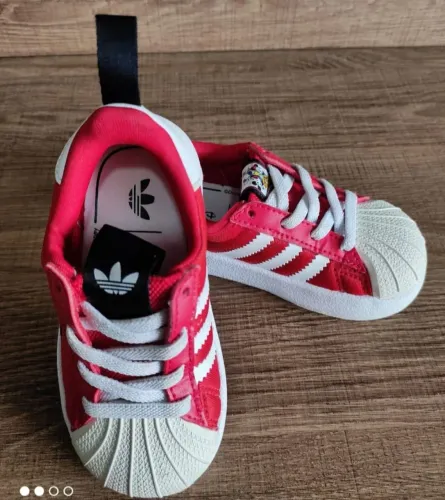 Tênis Adidas Superstar tam 20