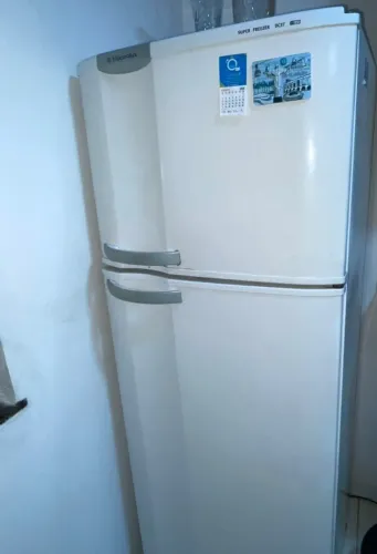 Geladeira com freezer Electrolux DC37