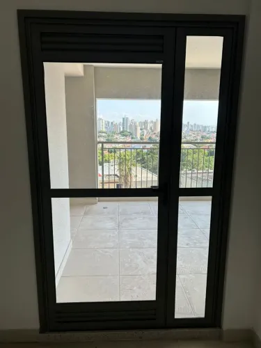 Porta para lavanderia ou área de serviço 1,20x2,14 Direita.