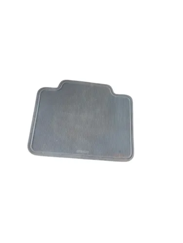 Tapete carpete traseiro usado 