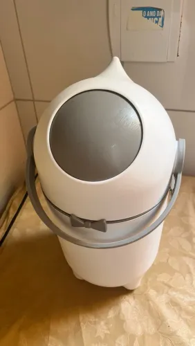 Lixeira anti odor para quarto de bebê