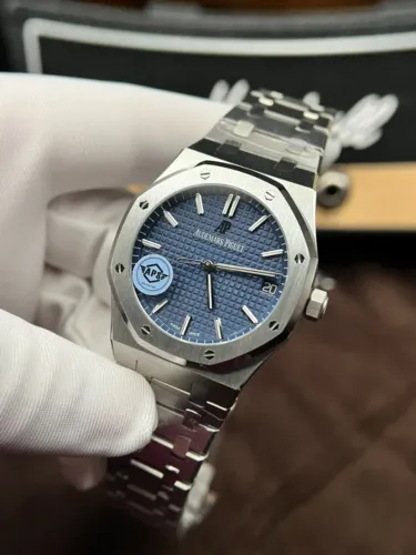 Audemars Piguet Royal Oak Ref:15500ST com mostrador azul e caixa de 41 mm