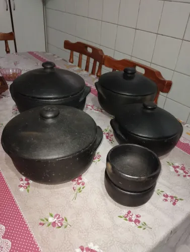 Jogo de panelas de barro