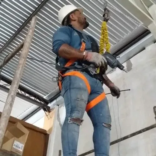 PROFISSIONAL, GESSO DRYWALL E REFORMAS EM GERAL.