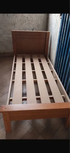 Vendo duas camas de solteiro 250,00 cada