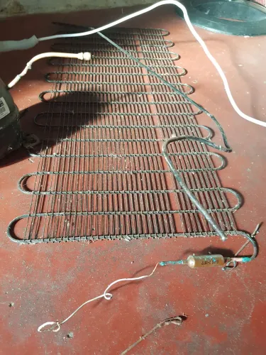 motor e grade de condensador..de geladeira  Consul 