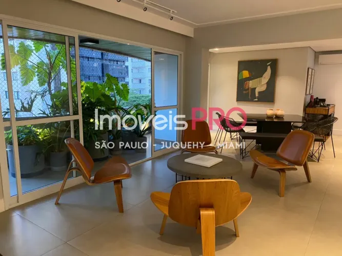 Apartamento reformado em Moema Pássaros!