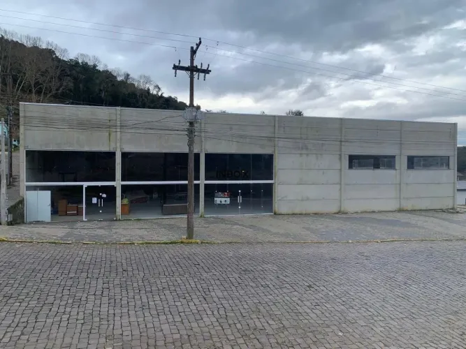 INBOX CIA IMOBILIARIA ALUGA, Ampla Sala Comercial no bairro Villa Nova em de Bento Gonçalv