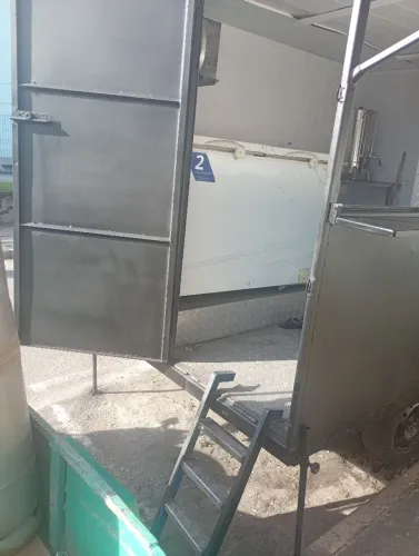 Trayller de vender lanches.