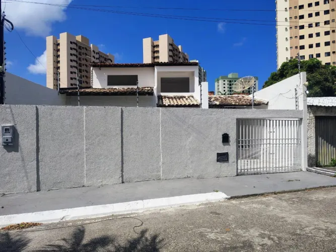 Casa Ampla á Venda no Luzia-10
