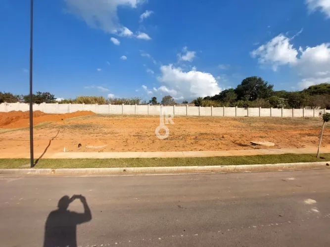 Terreno à Venda - 300m² - Condomínio Campos de Medeiros - Jundiaí - SP