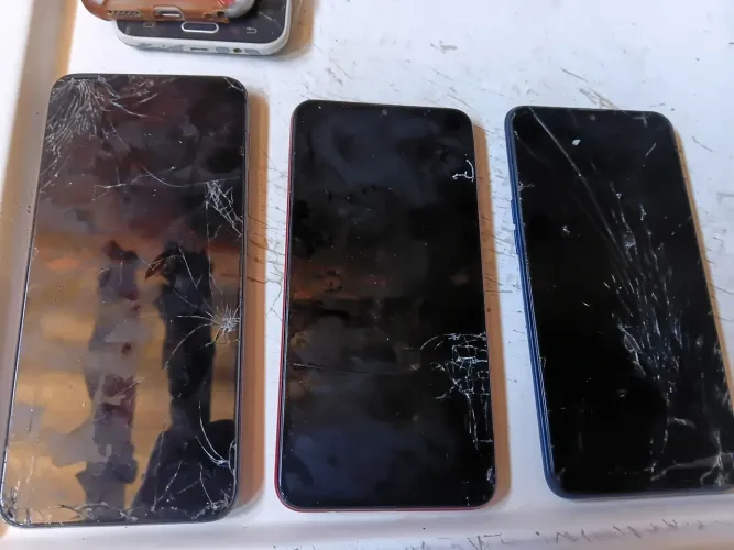 Celulares com defeitos