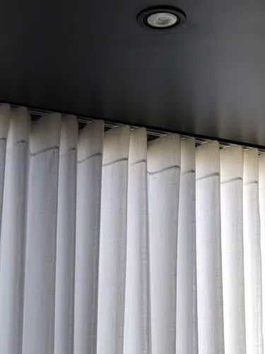 2 Cortinas Trilho Suíço linda muito bem feita ótimo material 4,00 x 2,00 altura