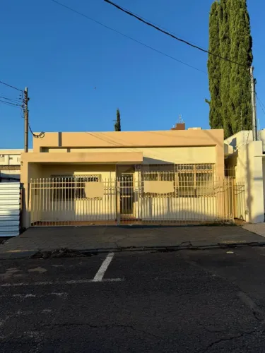 Casa Comercial para locação no Bairro Centro.