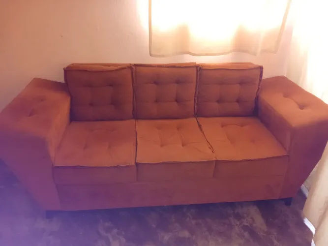 Sofá três lugares novo