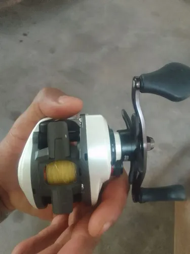 Vende-se conjunto para tucunaré , carretilha marine nova 