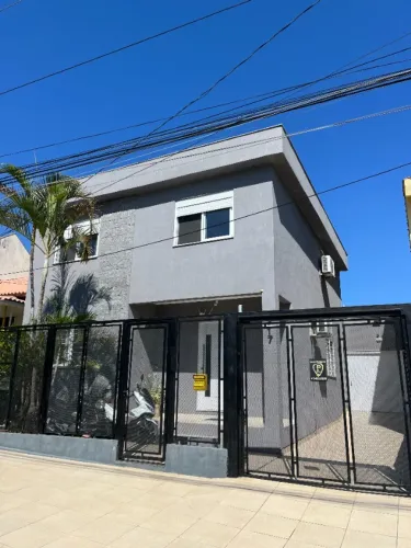 Casa dois pisos c/ piscina e quiosque